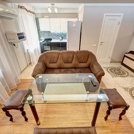 Excellent Apartment Druzhby Narodov Boulevard 3A. Lybedskaya Metro Station Kiev Ngoại thất bức ảnh