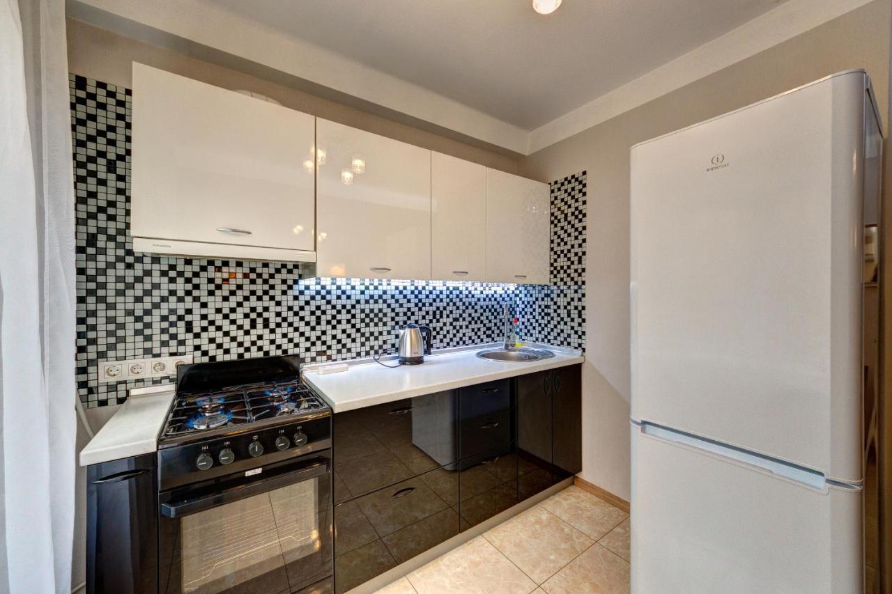 Excellent Apartment Druzhby Narodov Boulevard 3A. Lybedskaya Metro Station Kiev Ngoại thất bức ảnh