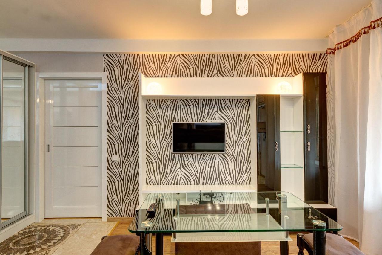 Excellent Apartment Druzhby Narodov Boulevard 3A. Lybedskaya Metro Station Kiev Ngoại thất bức ảnh