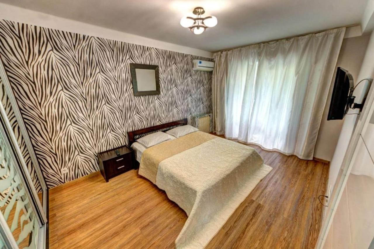 Excellent Apartment Druzhby Narodov Boulevard 3A. Lybedskaya Metro Station Kiev Ngoại thất bức ảnh
